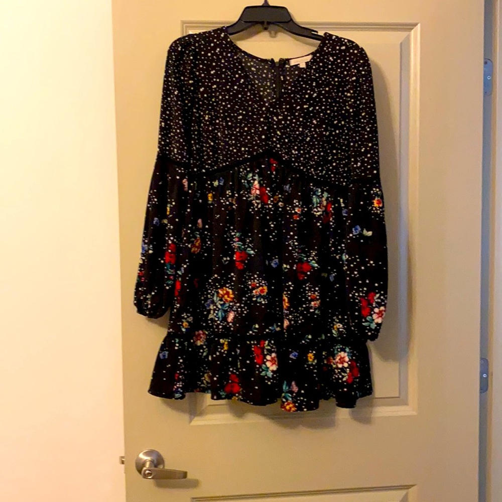 Black, white, red, top long sleeve top.